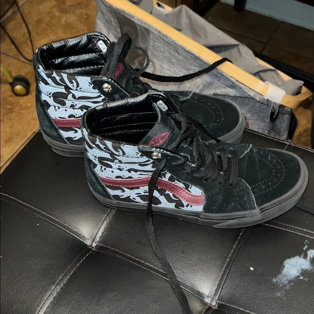 Vans High-Top Sneakers in Black with Burgundy Stripe - Picture 2 of 7